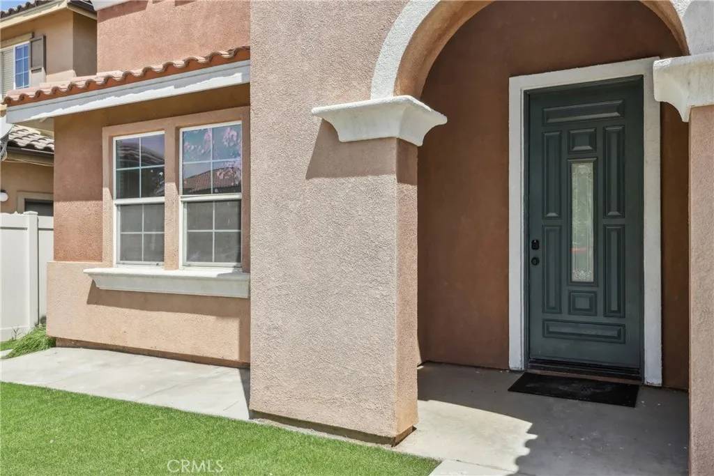 Perris, CA 92571,940 Parula Street