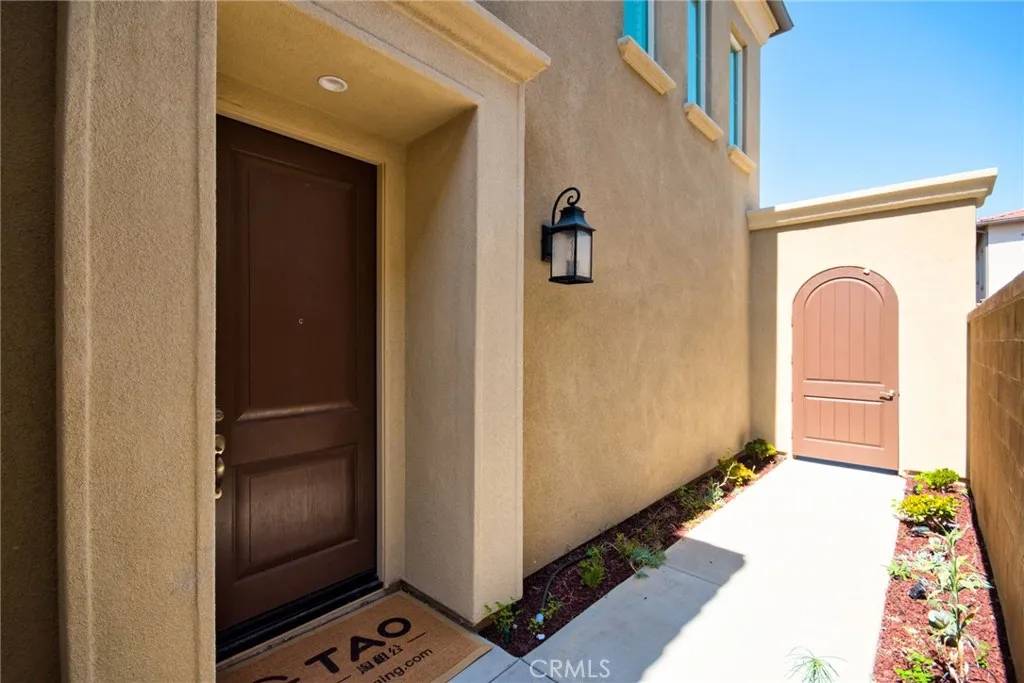 Irvine, CA 92618,223 Gaspar