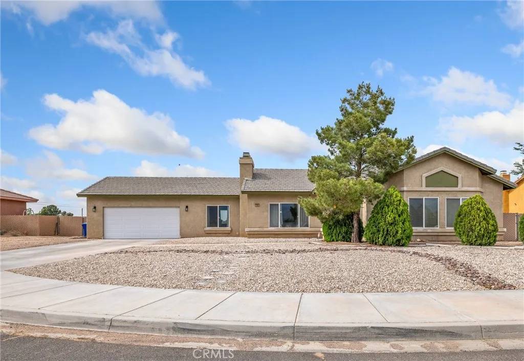 22132 Esaws Road, Apple Valley, CA 92307