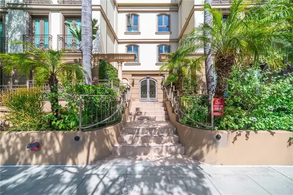 Beverly Hills, CA 90212,132 S Crescent Drive #202