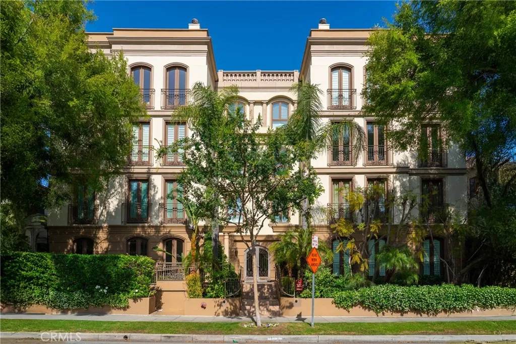 132 S Crescent Drive #202, Beverly Hills, CA 90212