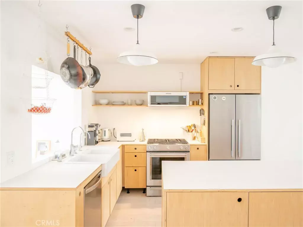 Los Angeles, CA 91331,12907 Sunburst Street