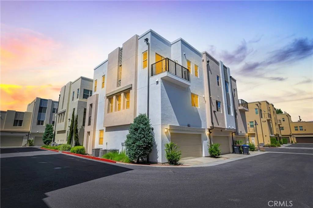 208 Harringay, Irvine, CA 92618