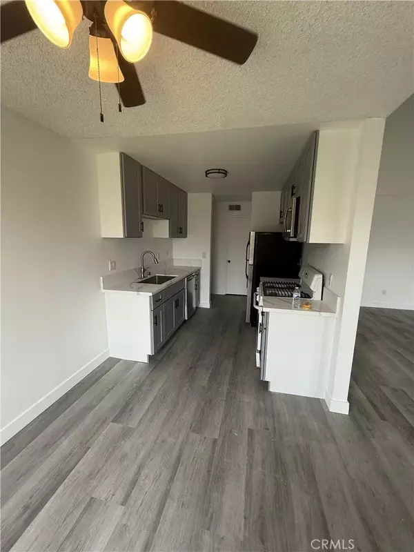 Orange, CA 92868,700 W La Veta Avenue #E4