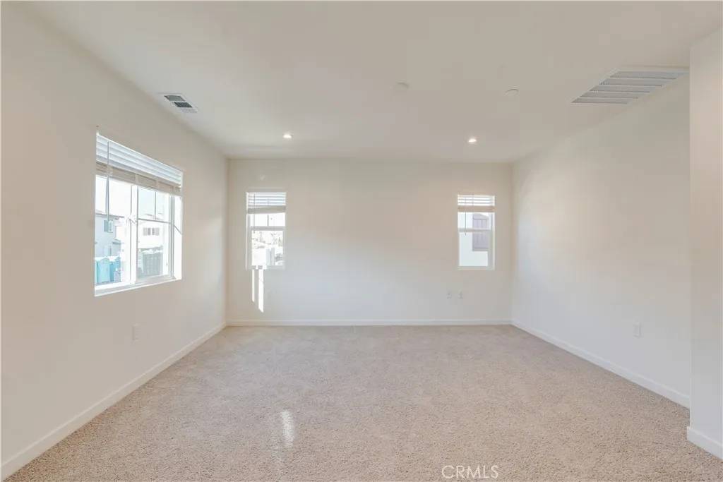 Fontana, CA 92336,16042 Olivas St