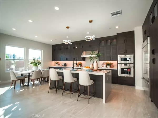 Irvine, CA 92618,221 Stage