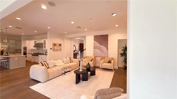 Irvine, CA 92620,54 Hearst