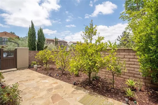 Irvine, CA 92602,17 Lowland