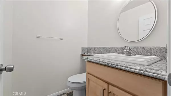 Bellflower, CA 90706,16414 Cornuta Avenue #11