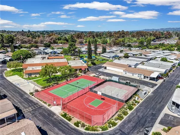 Fullerton, CA 92835,2851 Rolling Hills Drive #242