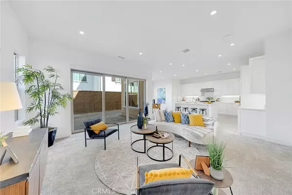 Irvine, CA 92618,107 Eversedge