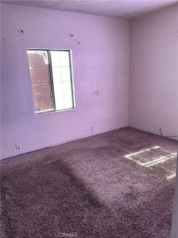 Highland, CA 92404,6994 Elmwood Road