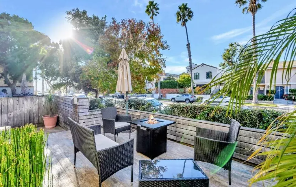 Huntington Beach, CA 92648,222 19th