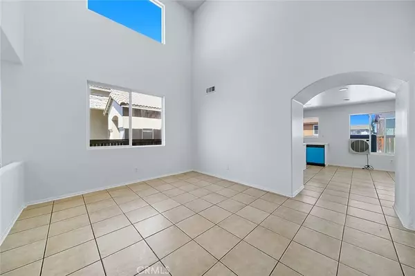 Hesperia, CA 92344,9373 Dragon Tree