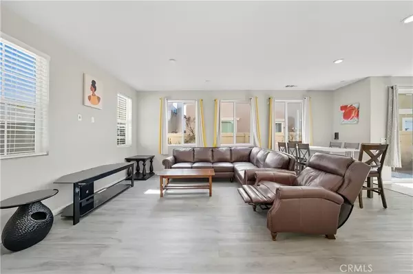 Chino, CA 91710,13846 Farmhouse