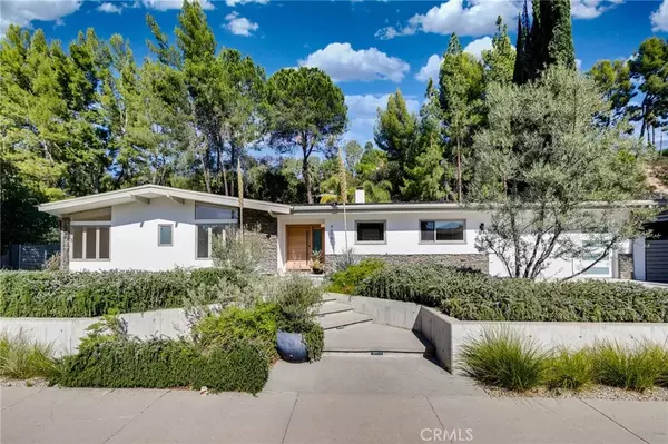 Tarzana, CA 91356,4676 Arriba Drive