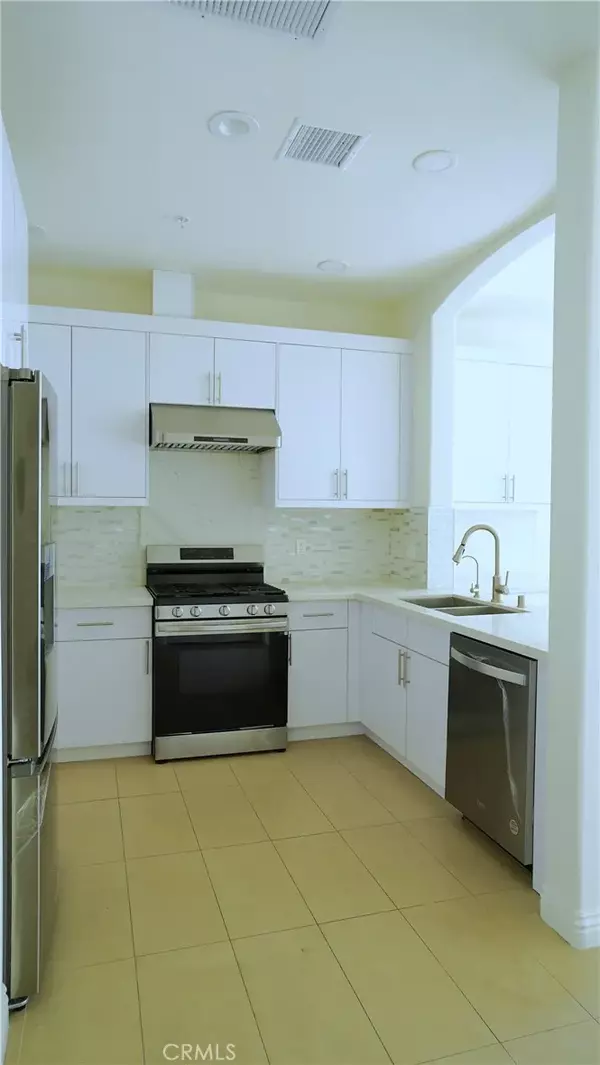 Long Beach, CA 90813,1598 Long Beach #407