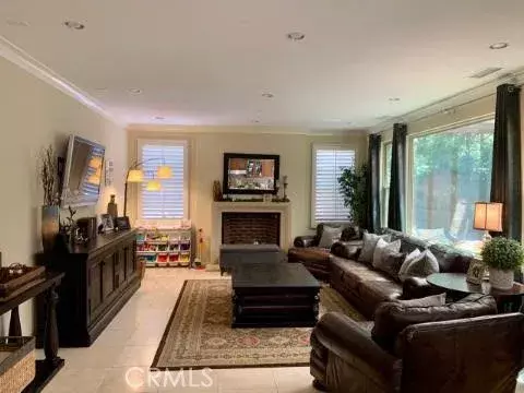 Irvine, CA 92620,74 Nassau