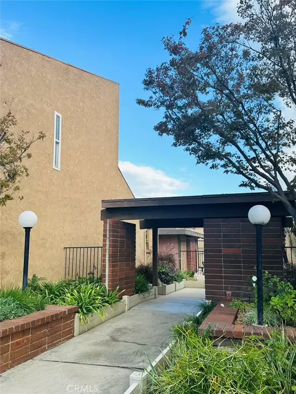 Fullerton, CA 92835,2700 N Brea Blvd #24