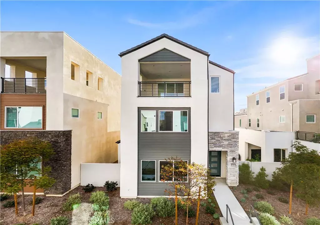 Irvine, CA 92618,165 Sawbuck