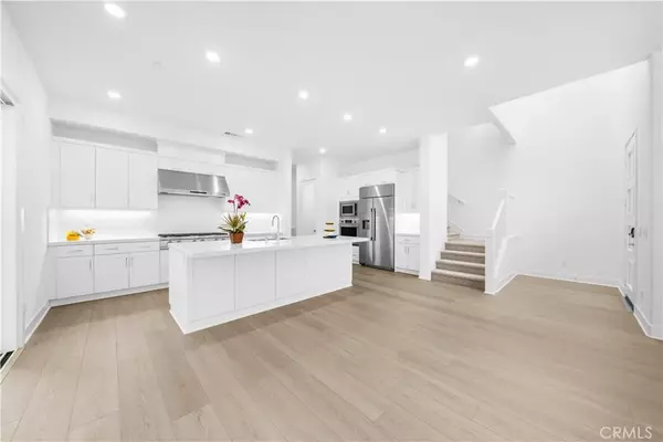 Irvine, CA 92618,165 Sawbuck