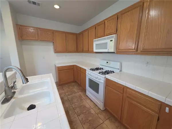 Ontario, CA 91764,2035 E Harvard Privado