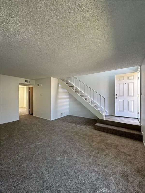 Irvine, CA 92604,34 Elksford