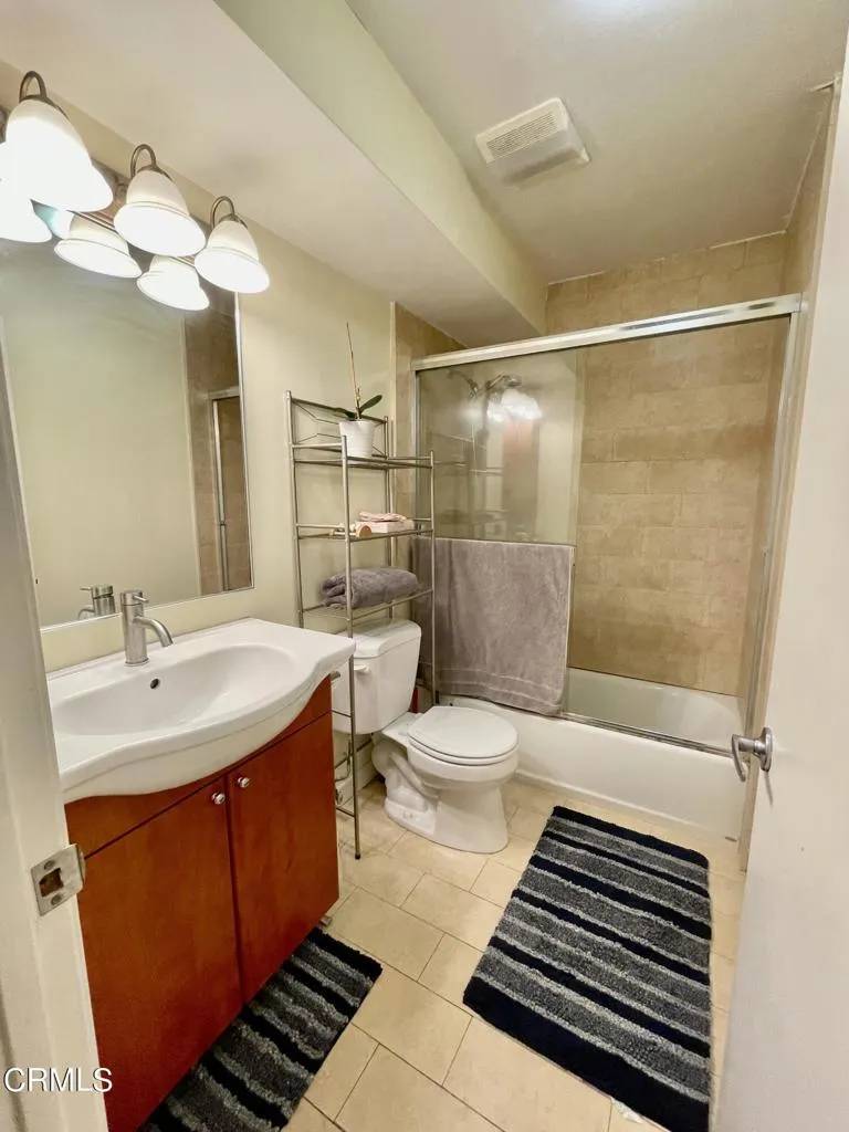 Winnetka, CA 91306,20327 Saticoy Street #206