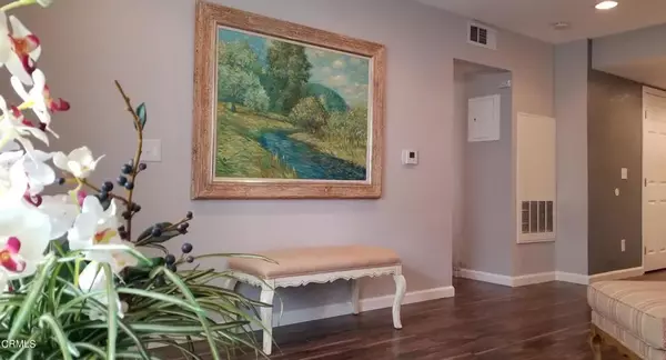 Newhall, CA 91321,21358 Nandina Lane #101