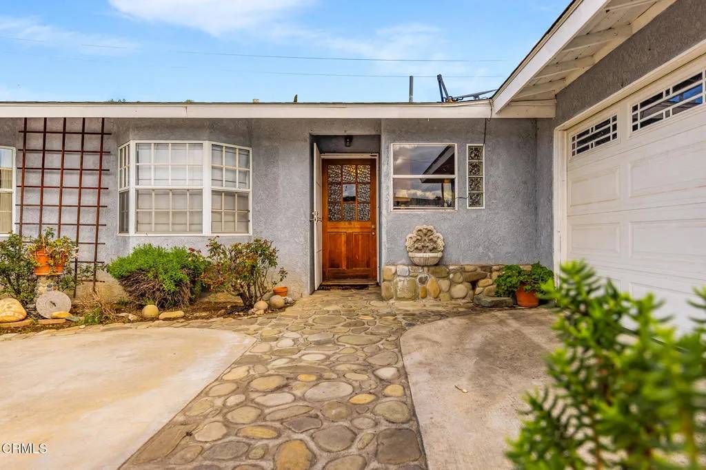 Oak View, CA 93022,40 Almond Avenue