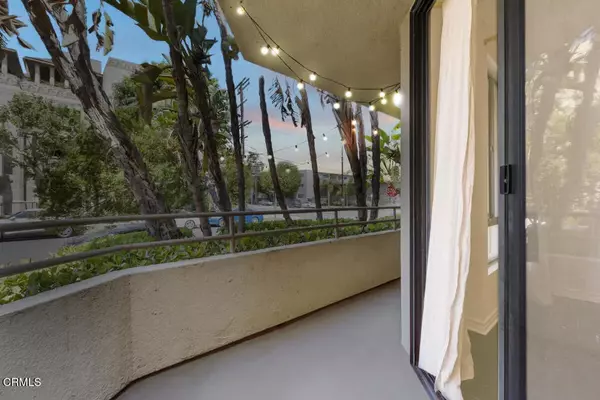 Sherman Oaks, CA 91423,13920 Moorpark Street