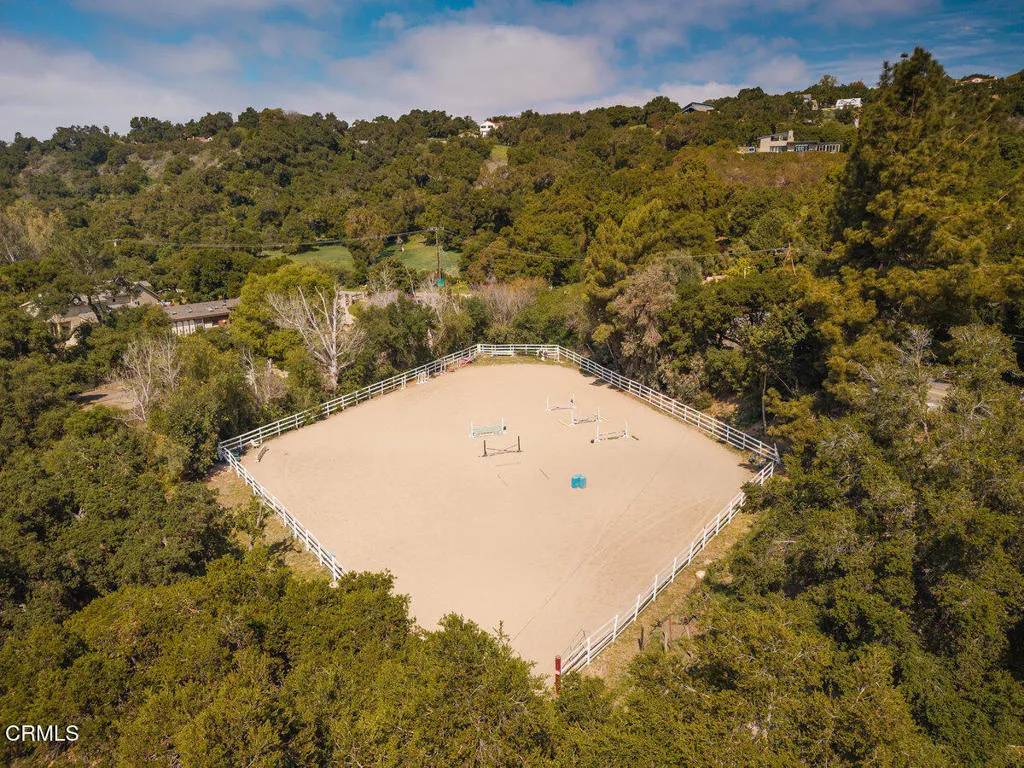 Ojai, CA 93023,10562 Creek Road