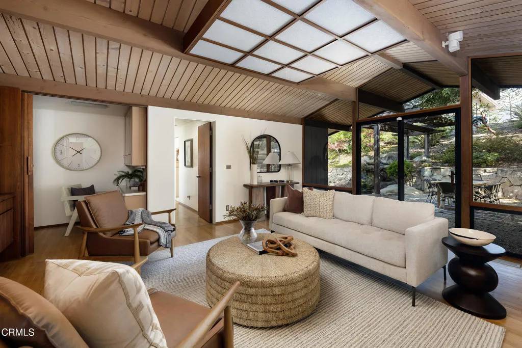 Santa Barbara, CA 93110,979 Debra Drive