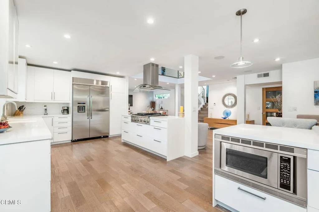 Westlake Village, CA 91362,736 N Valley Drive
