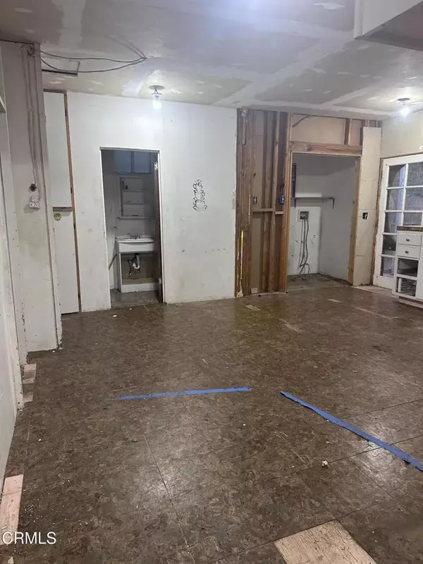 Santa Paula, CA 93060,422 N Oak Street