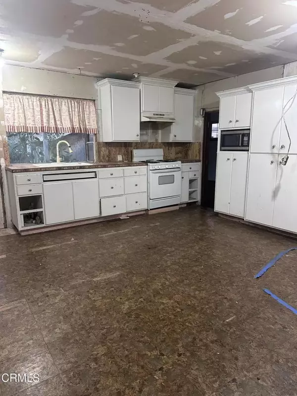 Santa Paula, CA 93060,422 N Oak Street