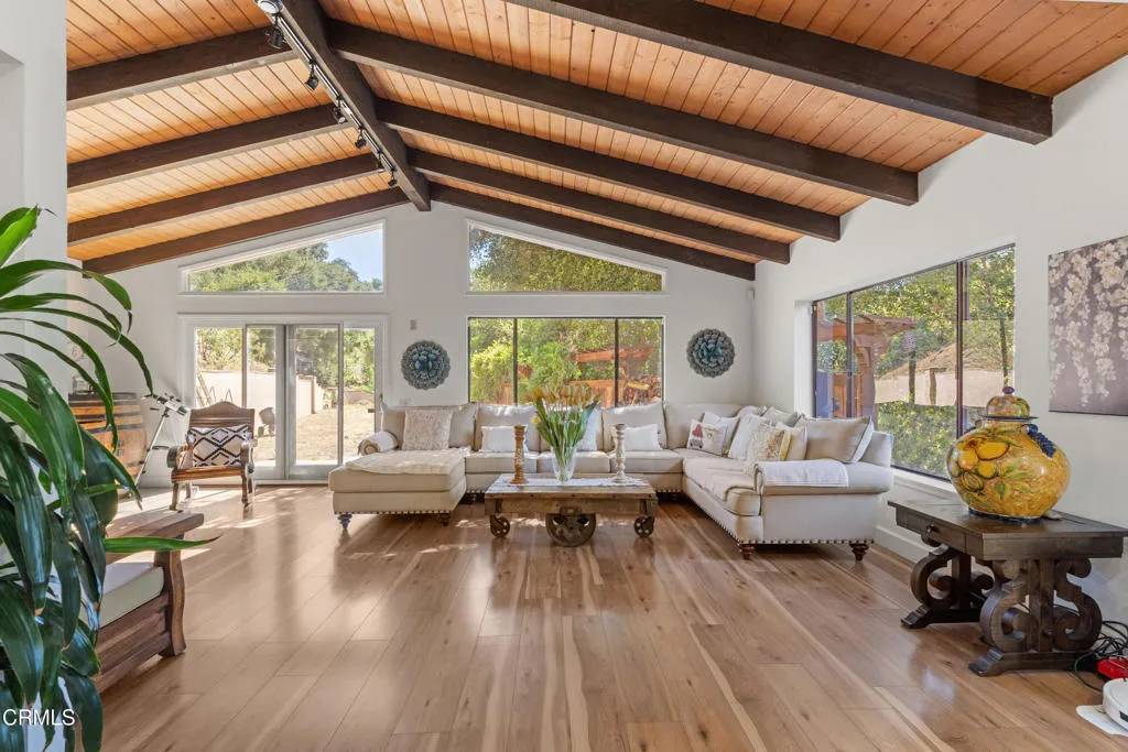 2100 Valley Meadow Drive, Oak View, CA 93022