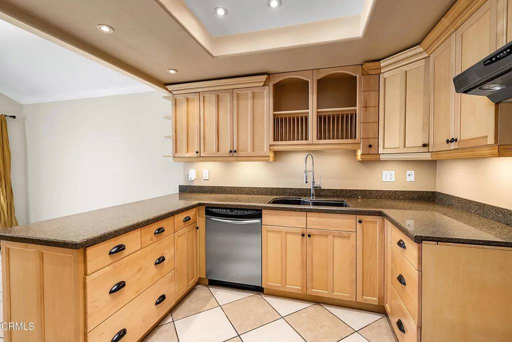 Oxnard, CA 93036,562 Holly Avenue