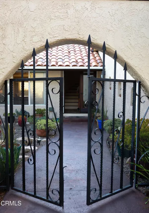 Calabasas, CA 91302,548 Live Oak Circle Drive