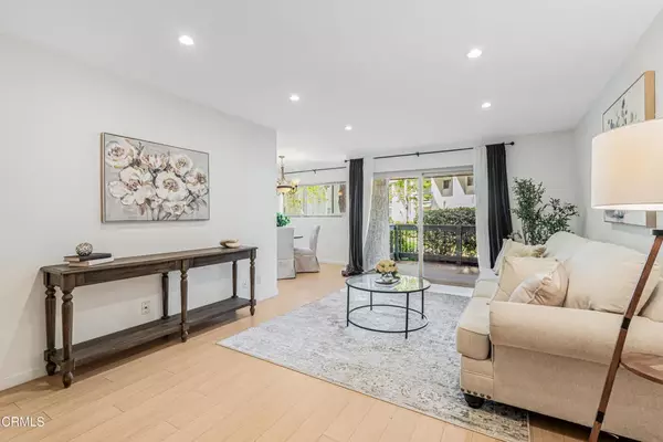 Calabasas, CA 91302,4722 Park Granada #206