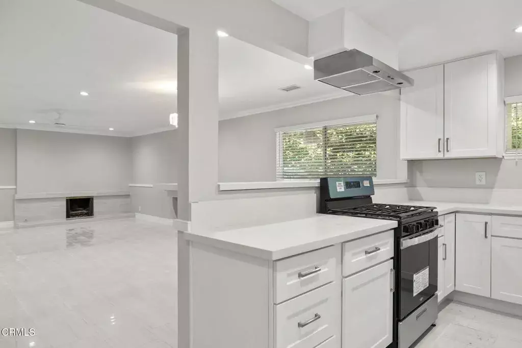 Ventura, CA 93001,910 seaside Court