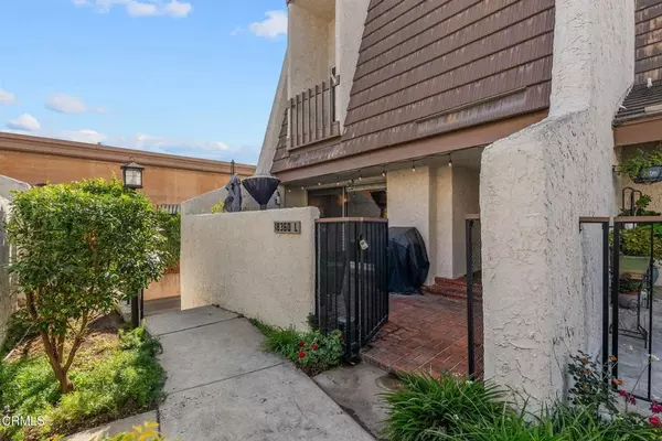 18360 Collins Street #L, Tarzana, CA 91356