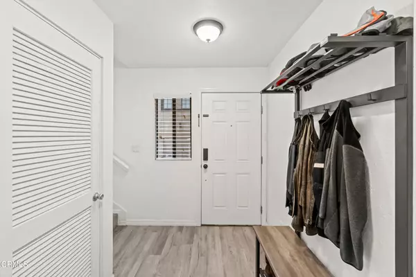 Agoura Hills, CA 91301,5321 Colodny Drive #4