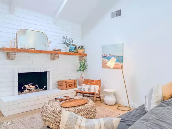 Oxnard, CA 93035,4954 Dolphin Way