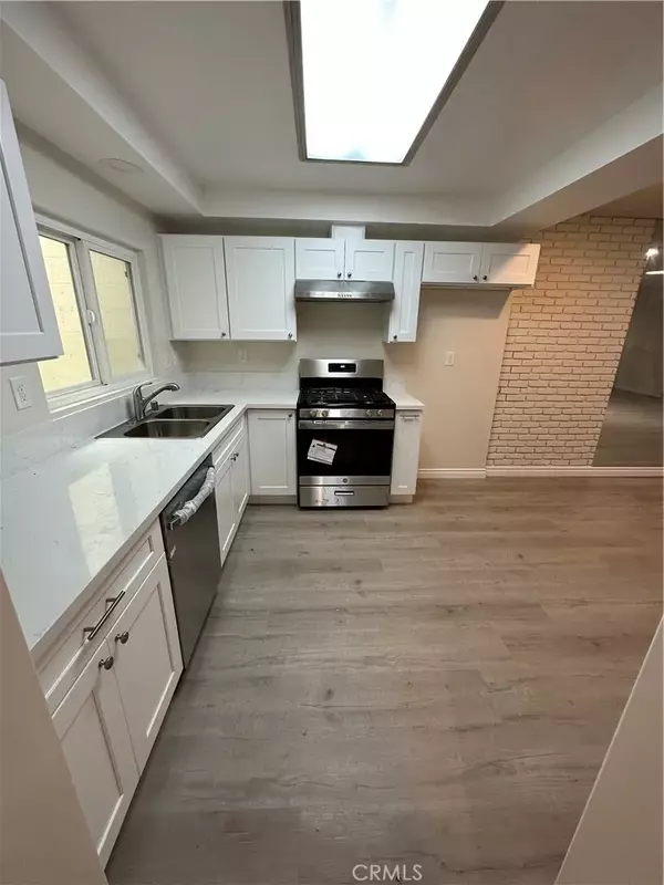 Newhall, CA 91321,26830 Avenue of the Oaks #A