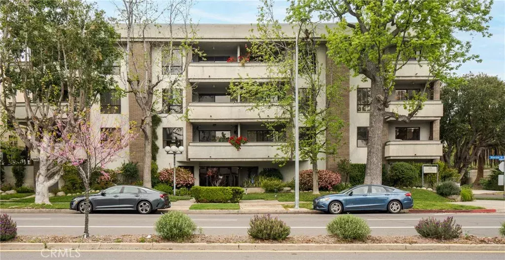 Toluca Lake, CA 91602,10331 Riverside Drive #203