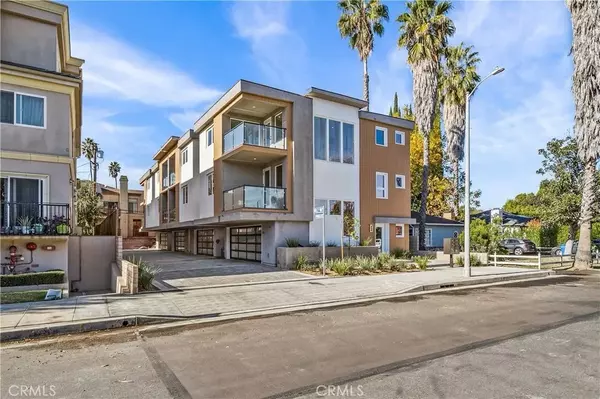 11815 W Holly Way, Valley Village, CA 91607