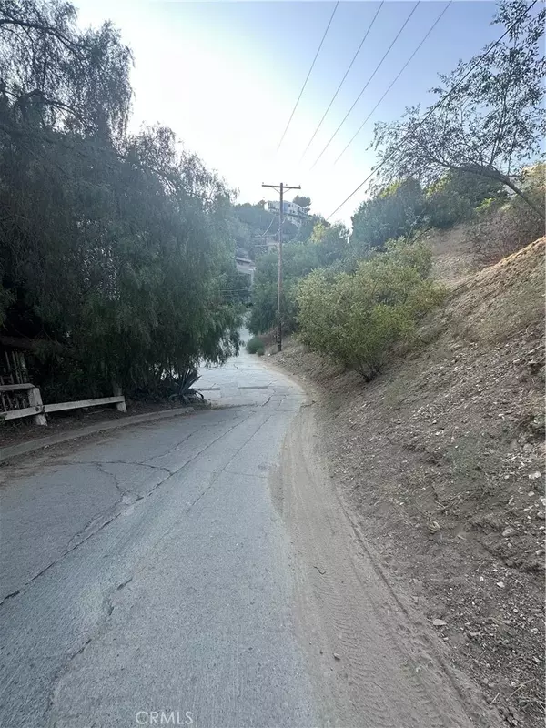 Los Angeles, CA 90065,528 Rustic