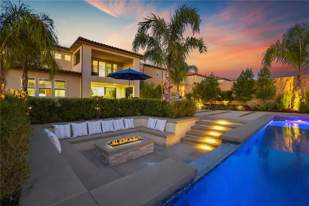 Saugus, CA 91350,19058 SARK Place