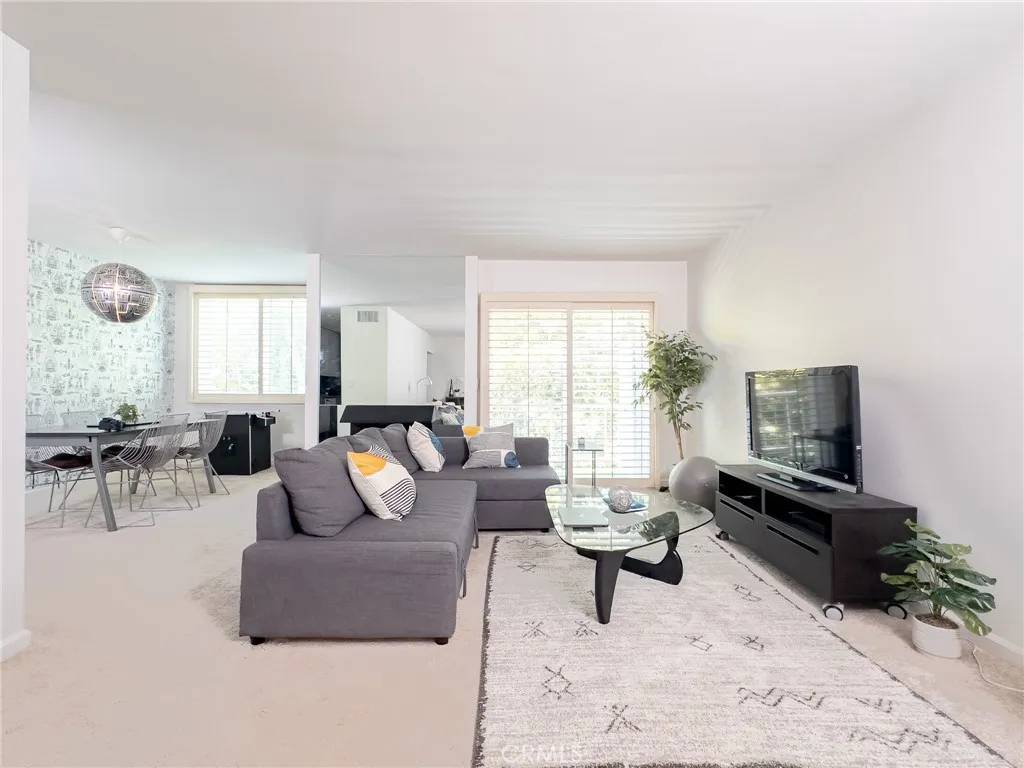 West Hollywood, CA 90069,927 N Kings Road #212